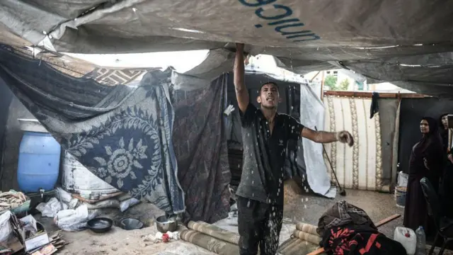 Badai Hancurkan Tenda Pengungsian, Anak-anak Terancam Mati Kelaparan, Penderitaan Pengungsi Gaza Tak Tersentuh Dunia