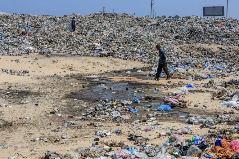 Israel Hancurkan Armada Pengangkut Sampah, Gaza Dipaksa Hidup di Tengah Limbah
