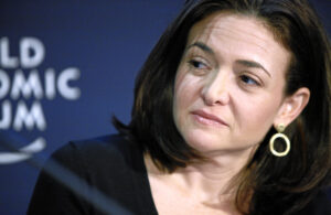 Sheryl Sandberg adalah mantan COO Meta (2008–2022) dan tokoh kunci di balik kesuksesan bisnis iklan Facebook. Ia juga pendiri LeanIn.Org dan pernah menjabat di Google serta pemerintahan AS.Ia masuk daftar Time 100 tahun 2012 dan Forbes mencatat kekayaannya sebesar US$1,7 miliar. Pada 2024, ia memutuskan mundur dari dewan direksi Meta.