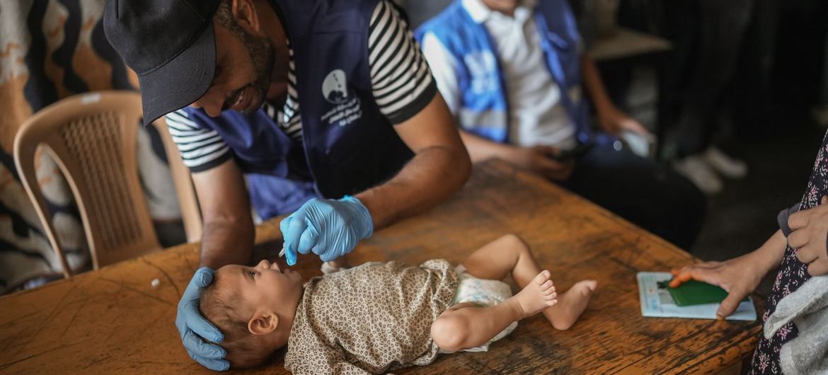 Israel Larang Masuk Vaksin Polio, 600.000 Anak Gaza Terancam Lumpuh