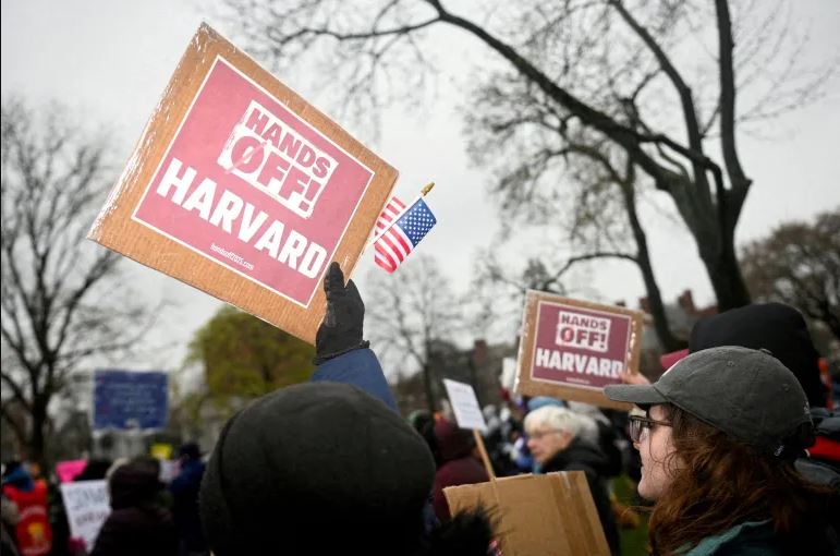 Harvard Bicara Soal Kebebasan Berpendapat Tapi Membungkam Palestina