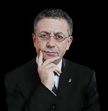 Dr. Mustafa Barghouti adalah seorang aktivis terkemuka, dokter, dan pendiri Palestinian National Initiative. Sebagai pemimpin yang teguh dalam memperjuangkan kebebasan dan hak-hak dasar rakyat Palestina, Barghouti dikenal karena suara independennya yang lantang dan konsisten dalam menuntut keadilan. Ia memiliki peran penting dalam merumuskan *Deklarasi Beijing*, yang menyerukan kesatuan seluruh faksi Palestina untuk bersatu dalam perjuangan, mengesampingkan perbedaan sektarian demi hak-hak mereka. Barghouti juga merupakan kritikus tajam terhadap kebijakan-kebijakan yang menindas Palestina, baik yang diterapkan oleh Israel maupun yang disokong oleh kekuatan internasional yang sering kali mengabaikan penderitaan rakyat Palestina. 