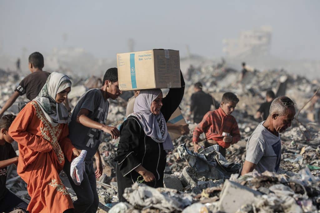 Keji! Di Tengah Kelaparan, Gaza Diberi Racun: Pil Narkoba Ditemukan di Dalam Karung Bantuan