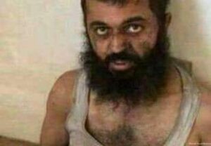 Ephraim Benjamin, agen intelijen Israel (Mossad), menyamar sebagai imam masjid di Benghazi, Libya, dengan nama Abu Hafs. Ia dipercaya warga setempat sebelum akhirnya terungkap sebagai pemimpin kelompok Daesh yang memimpin sekitar 200 pejuang. Penangkapannya oleh otoritas Libya menguatkan dugaan infiltrasi Mossad ke dalam kelompok radikal demi kepentingan geopolitik. Kasus ini memperlihatkan bagaimana kepercayaan umat dapat dimanfaatkan sebagai alat operasi intelijen.