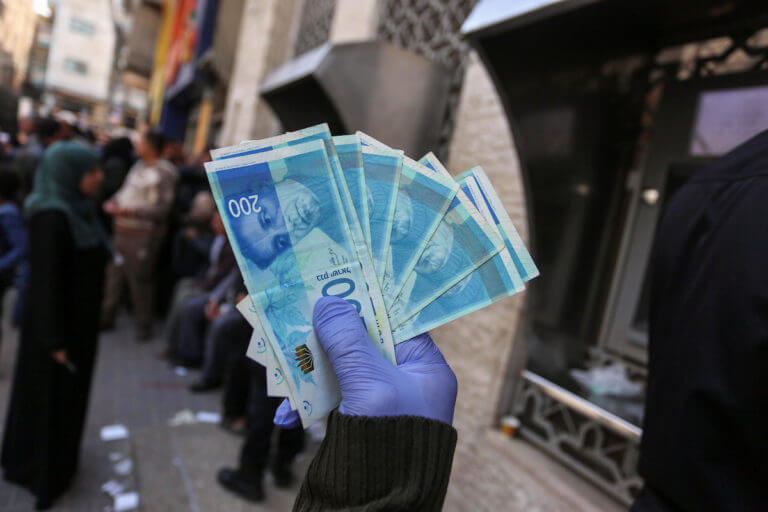 Di Tengah Pengakuan Dunia, Israel Kini Gunakan Sistem Bank untuk Hancurkan Otoritas Palestina