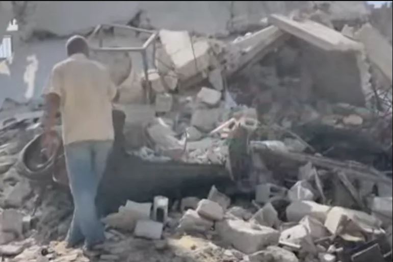 Kembali dari Pengungsian, Warga Gaza Mendirikan Tenda di Atas Bom Israel yang Belum Meledak