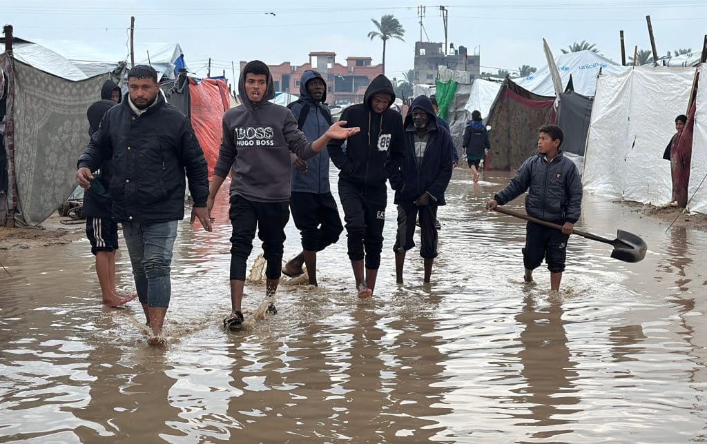 Tenda Terendam dan Anak-anak Palestina Kedinginan, Israel Malah Larang Organisasi Kemanusiaan Salurkan Bantuan