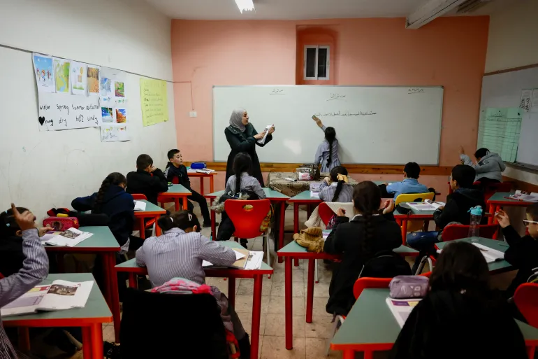 Tanah Dirampas, Pendidikan Ditekan: Israel Paksa 45 Ribu Siswa Palestina di Al-Quds Gunakan Kurikulum Israel